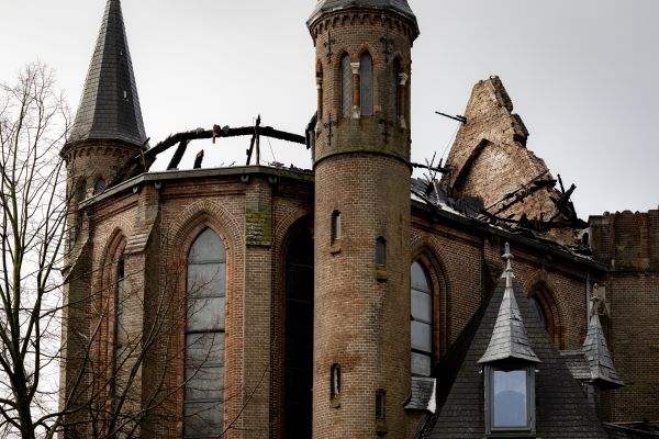Amsterdam wil bijdragen aan herbouw Vondelkerk
